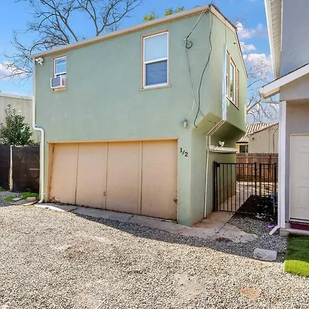 Cozy 1Bdr/1Br Home Near Downtown-2
